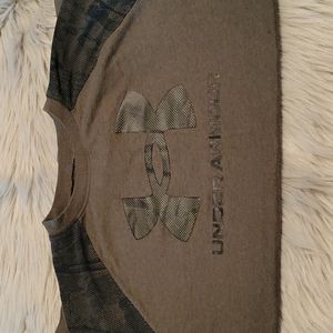 Under Armour Green With Camo Sleeves Size Large